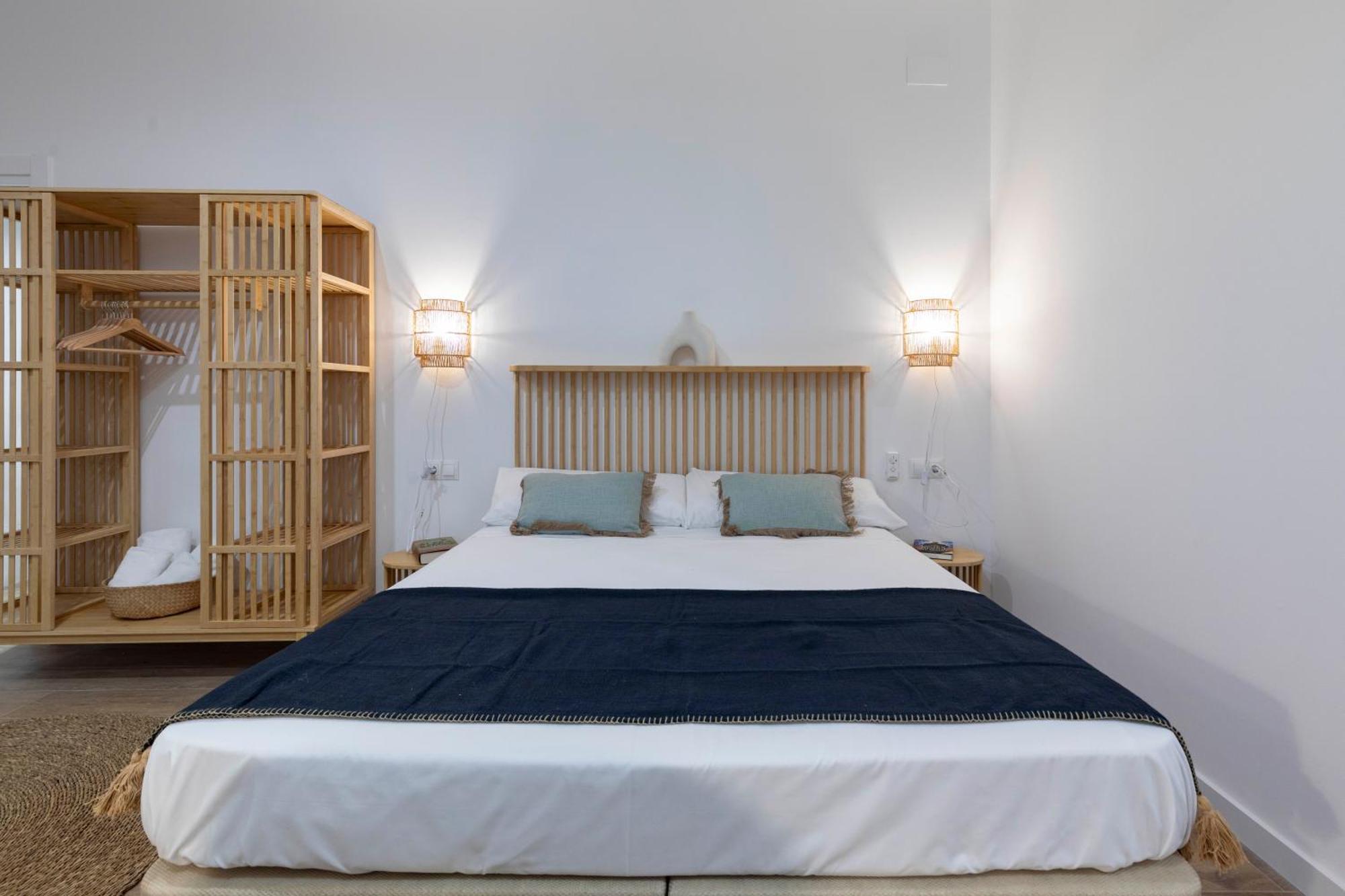 Travel Habitat Mediterranean Suites Valencia Exterior photo