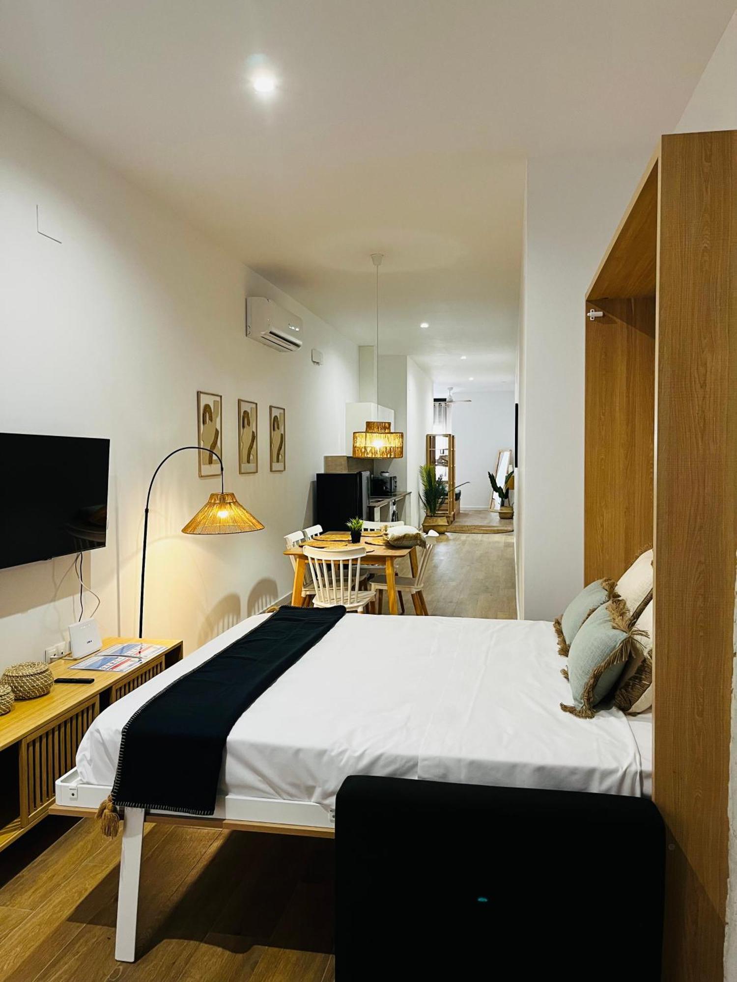 Travel Habitat Mediterranean Suites Valencia Exterior photo