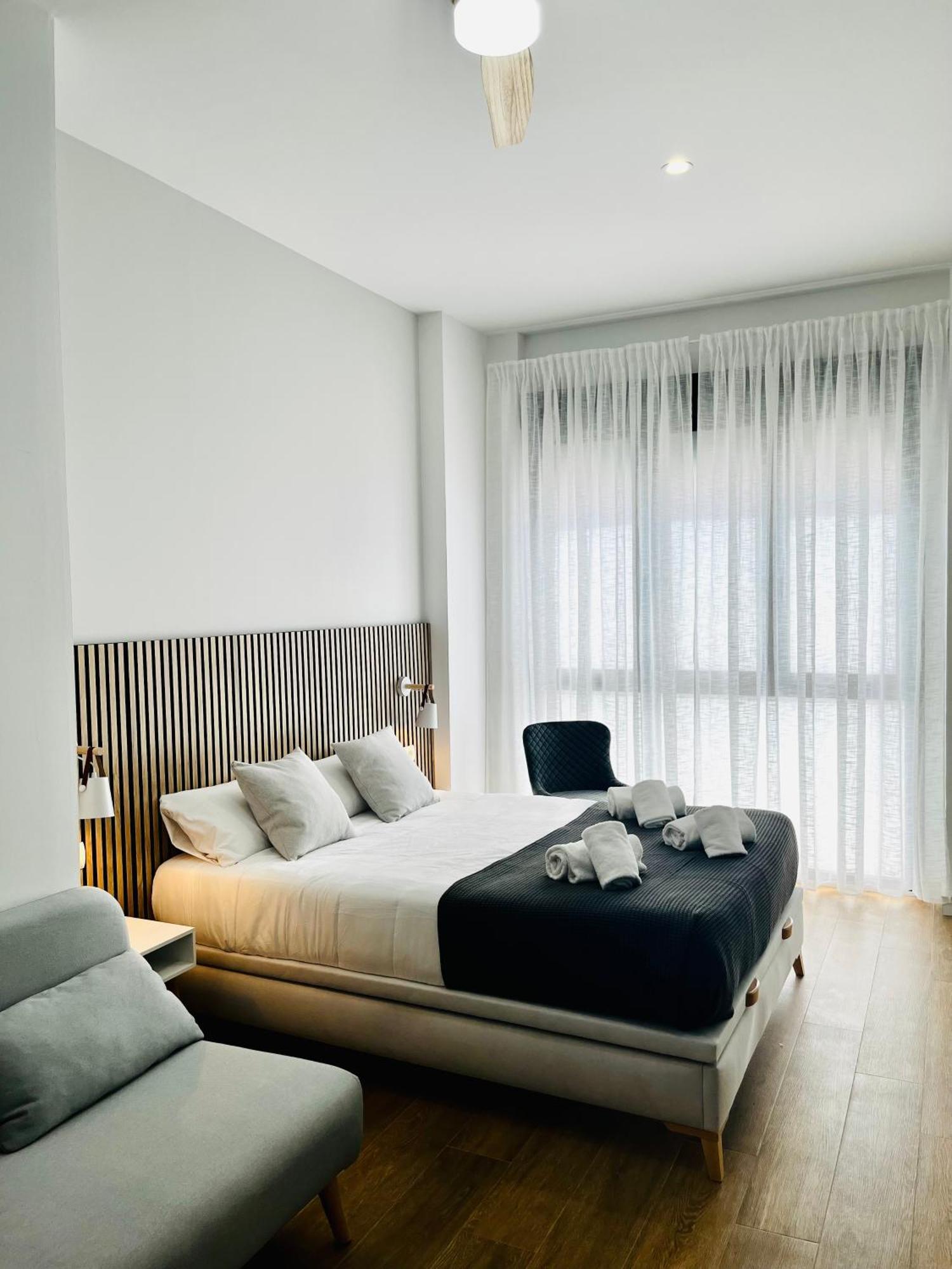 Travel Habitat Mediterranean Suites Valencia Room photo